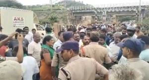 Vizag Police stopping Steel Plant displaced families near Sundarayya Colony.